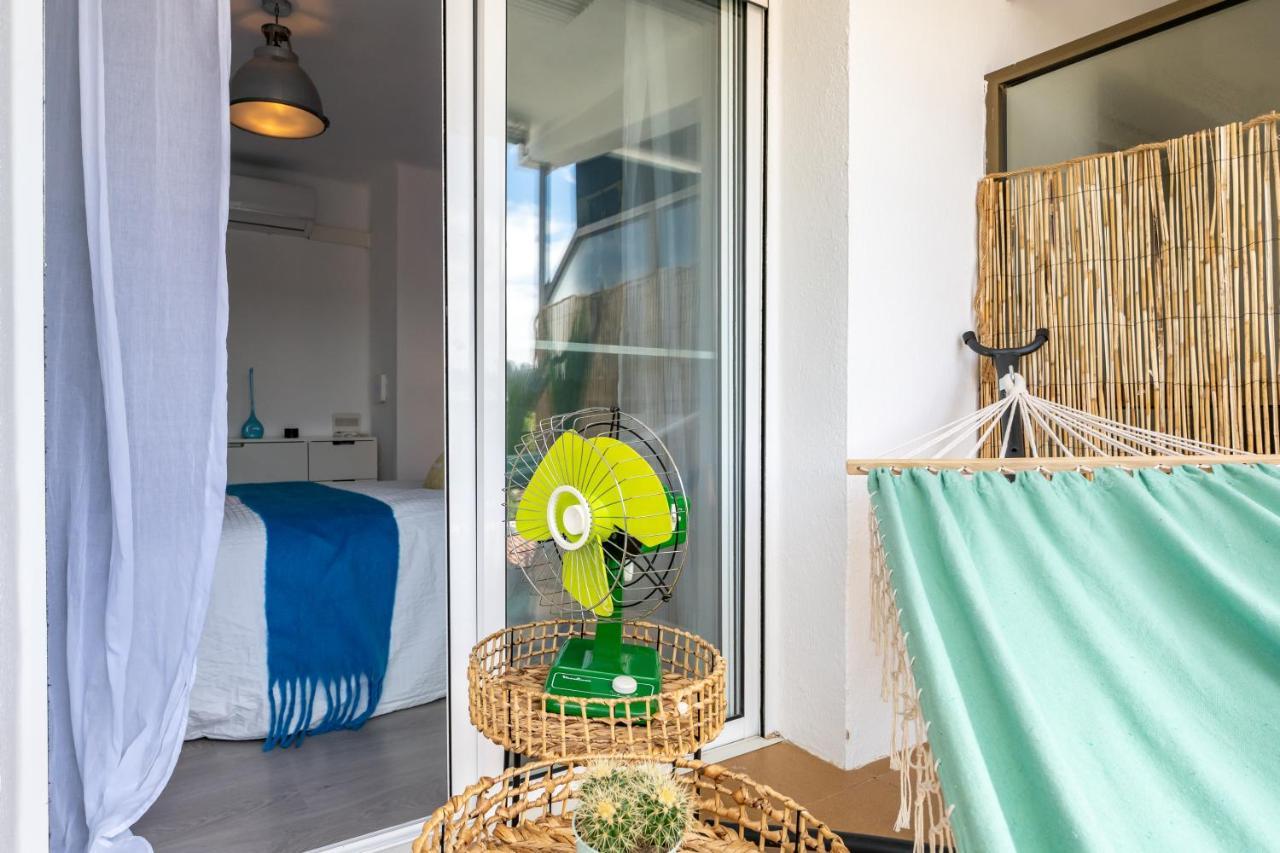 Beach Front Retro Hideaway In Salou Exteriör bild